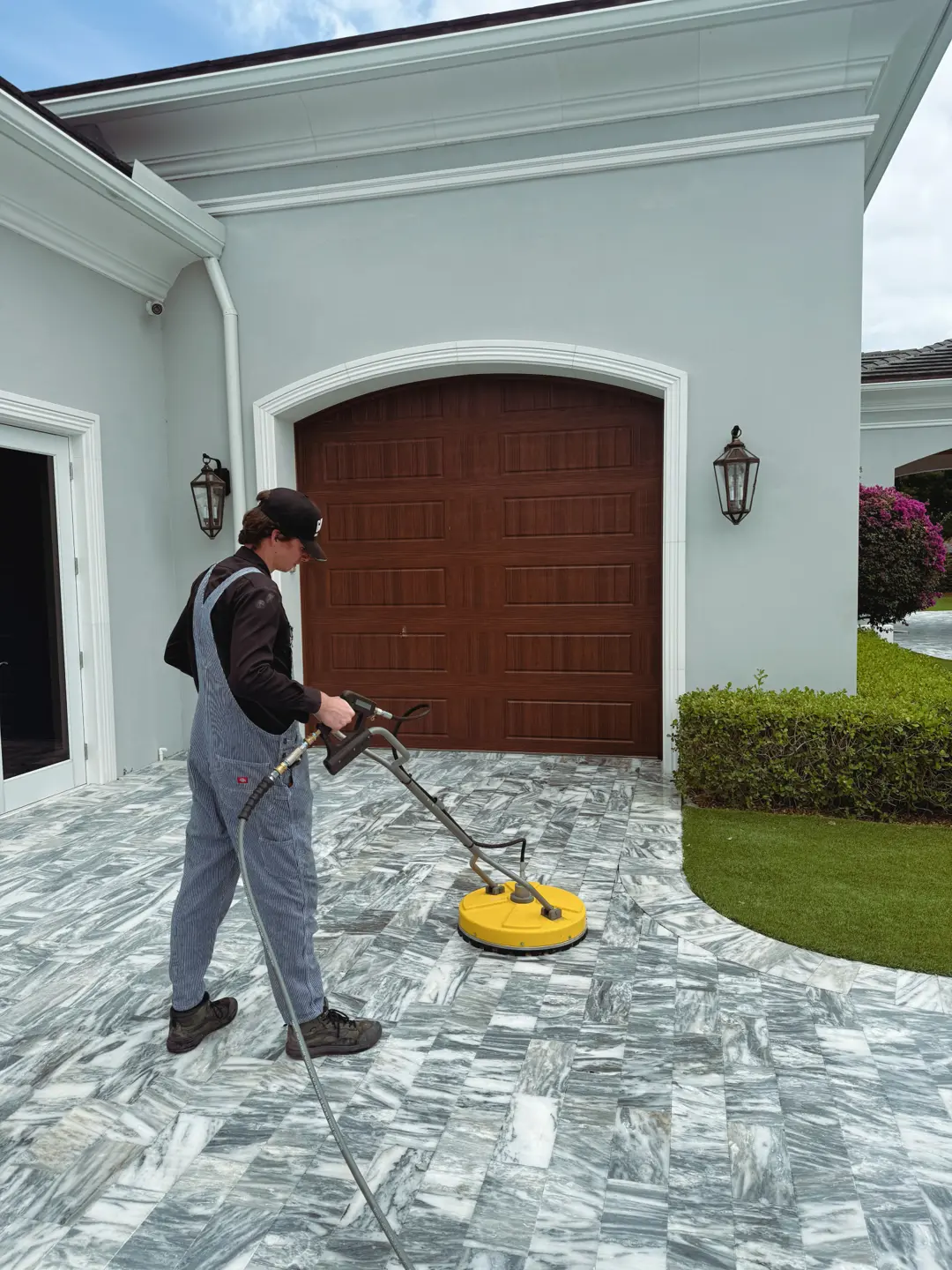 pressure washing service in South Florida